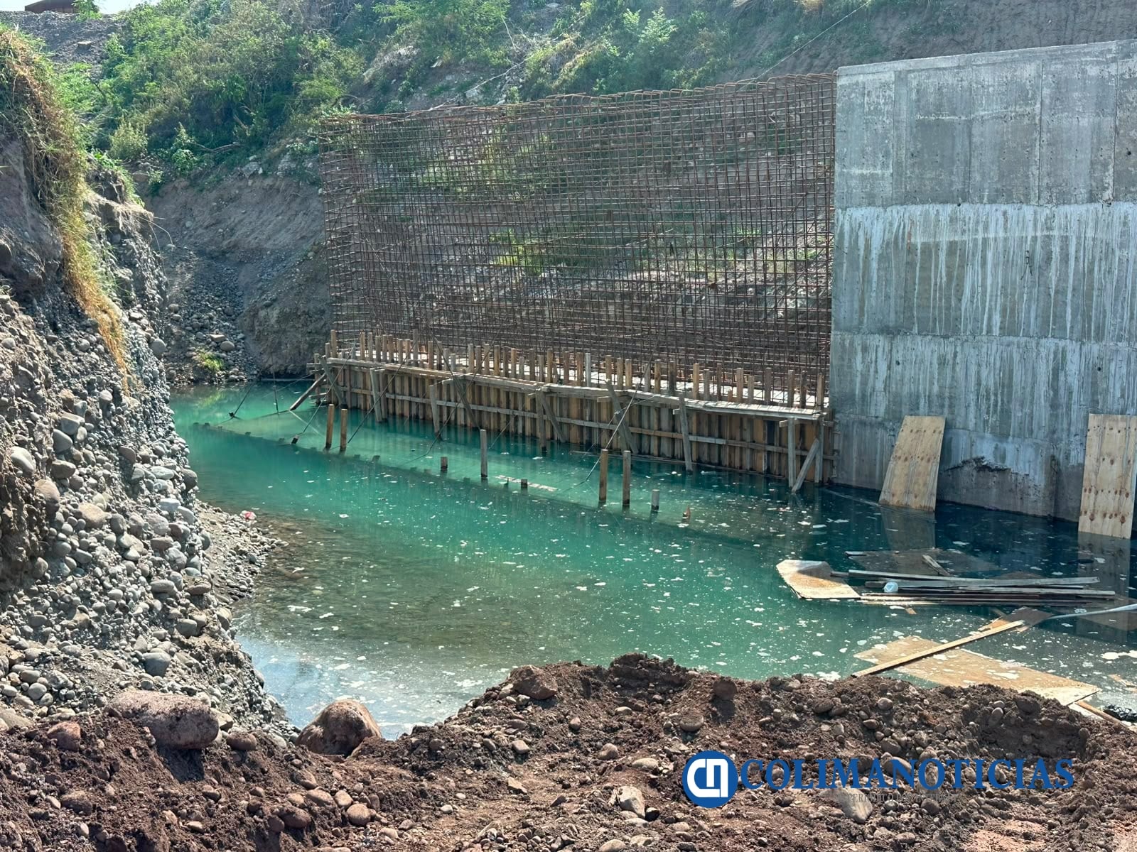 Derivadora del río Armería asegurará el agua para plátano, coco, limón y papayo