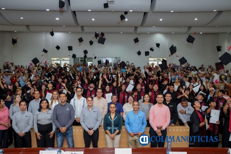 Inician nueva etapa de vida egresadas y egresados de los bachilleratos 35 y 6