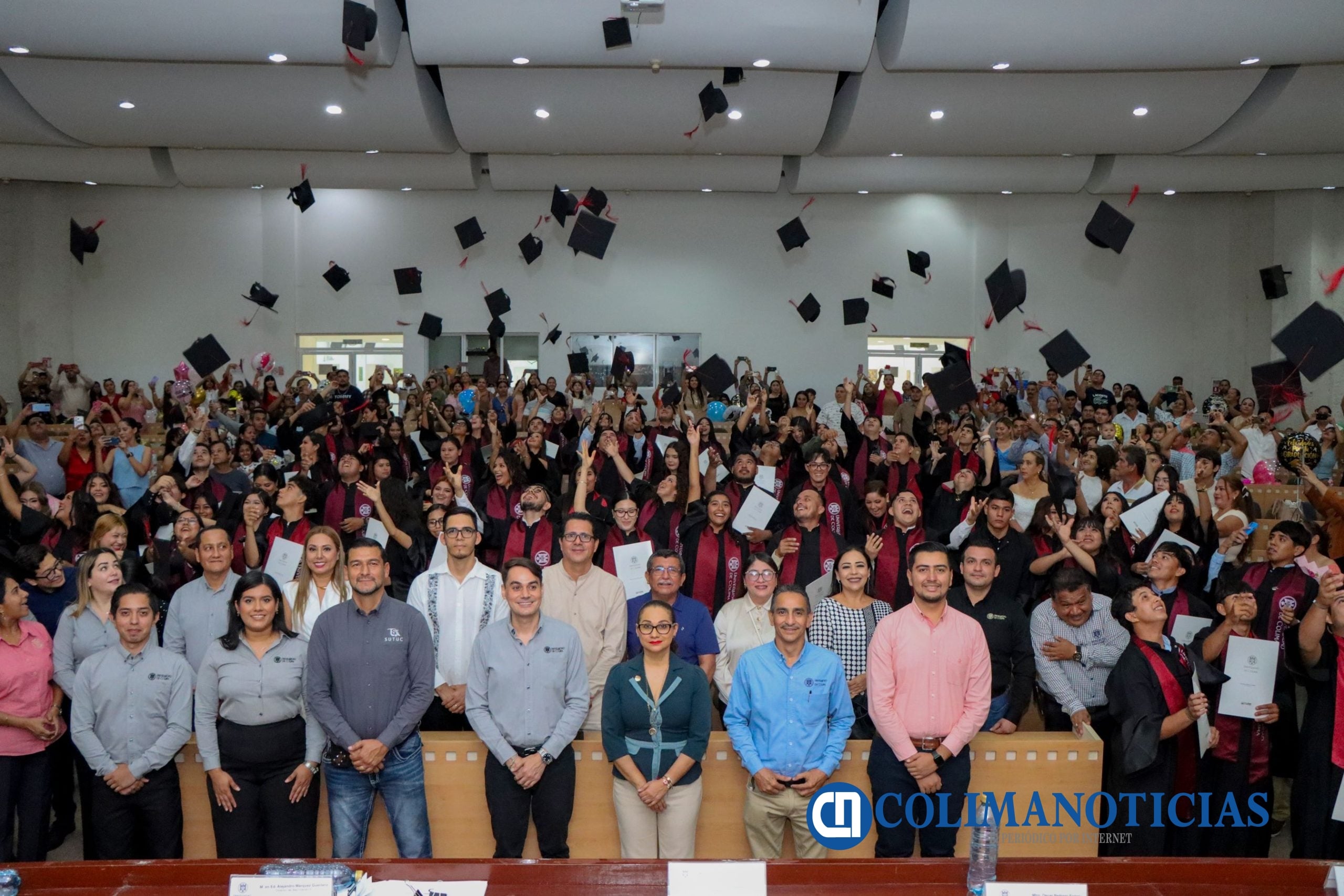 Egresan bachilleres del 35 y 6 de Tecomán_Bach6_c