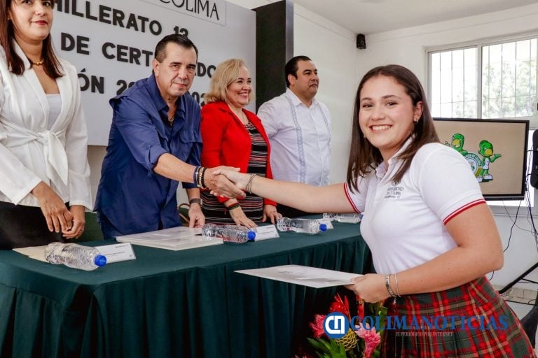 Egresan 52 bachilleres de Cuauhtémoc que lograron un promedio grupal de 9.45