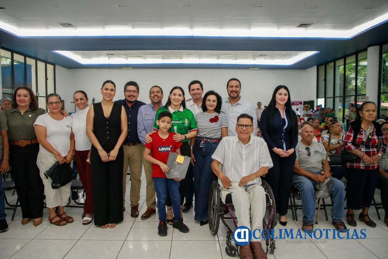 Indira Vizcaíno otorgó más de 300 aparatos auditivos a personas de todo el estado y acompañó entrega de tarjetas JCF