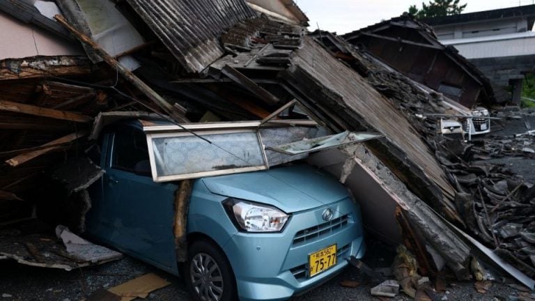 Aumenta a 18 la cifra de muertos por terremoto de magnitud 7.1 en Japón