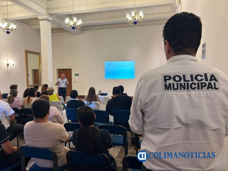 La seguridad comienza con la prevención. La policía municipal da charla orientada a evitar caer en extorsiones en el Hotel Consierge