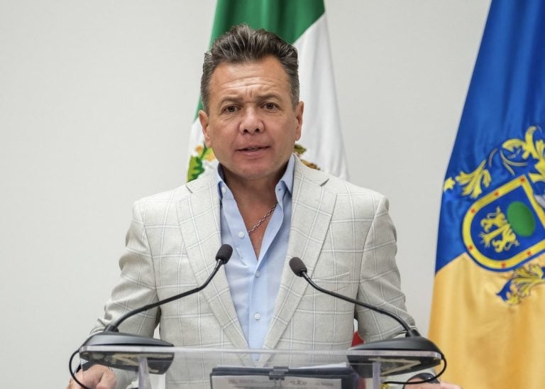 Operan de emergencia a Pablo Lemus, gobernador de Jalisco, por apendicitis aguda; su estado de salud se reporta estable