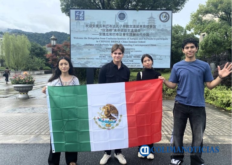 Participan universitarios en campamento de verano, en China