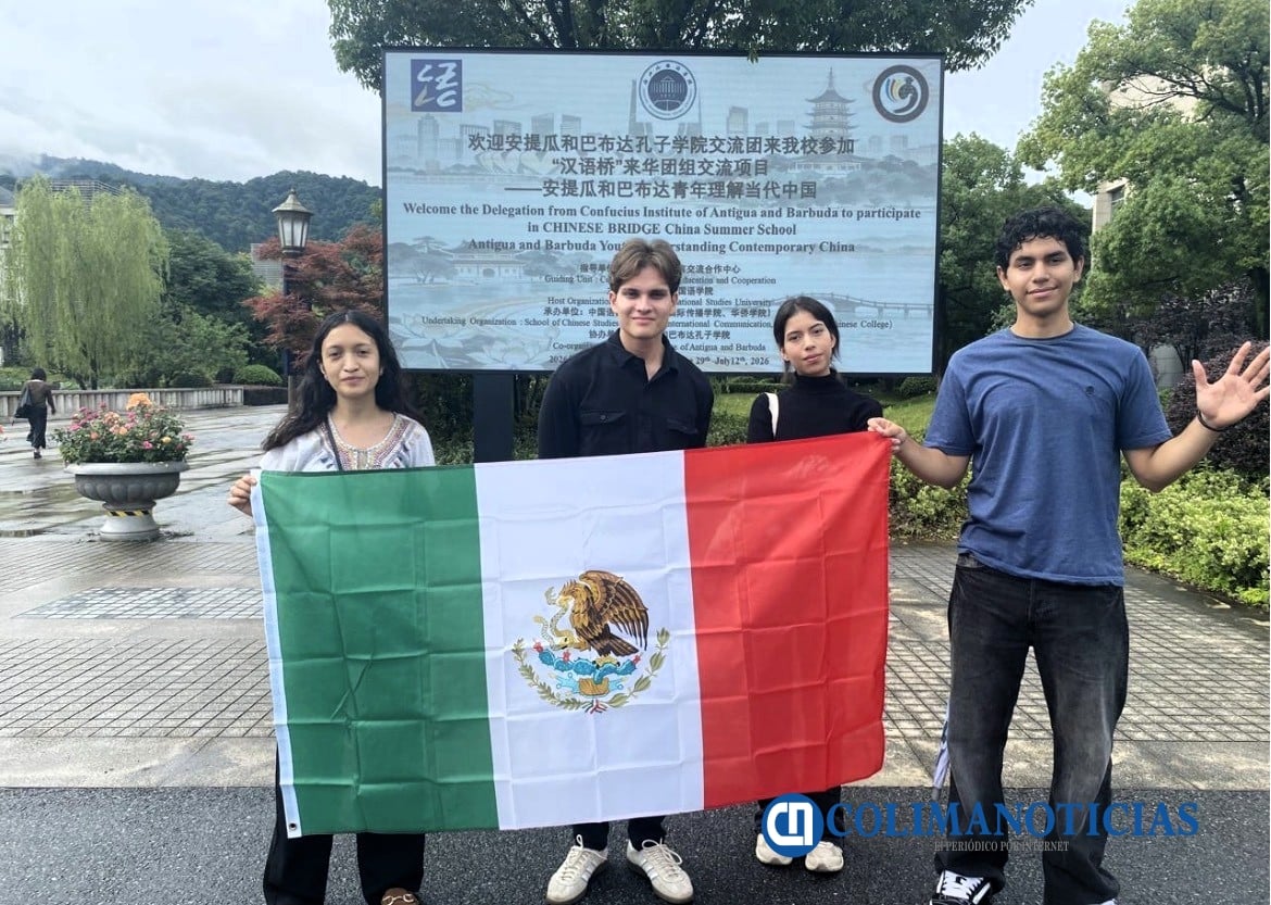 Participan universitarios en campamento de verano, en China