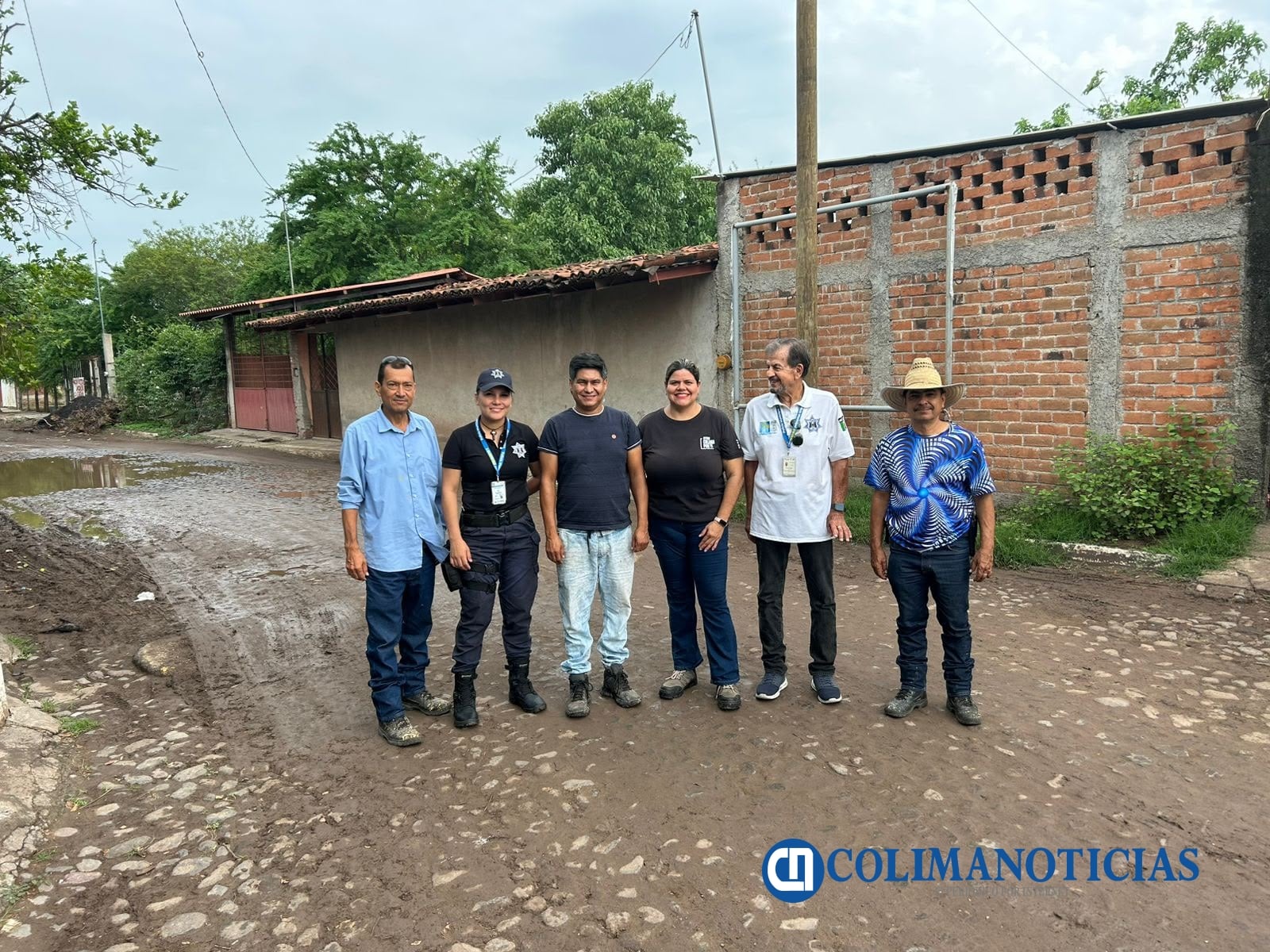 Policía Municipal de Colima y dependencias municipales realizan brigada comunitaria en Acatitán