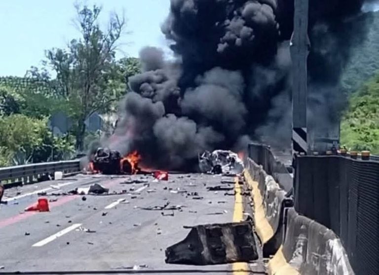 Tragedia en la autopista Guadalajara-Tepic: tractocamión embiste vehículos y deja al menos 10 muertos