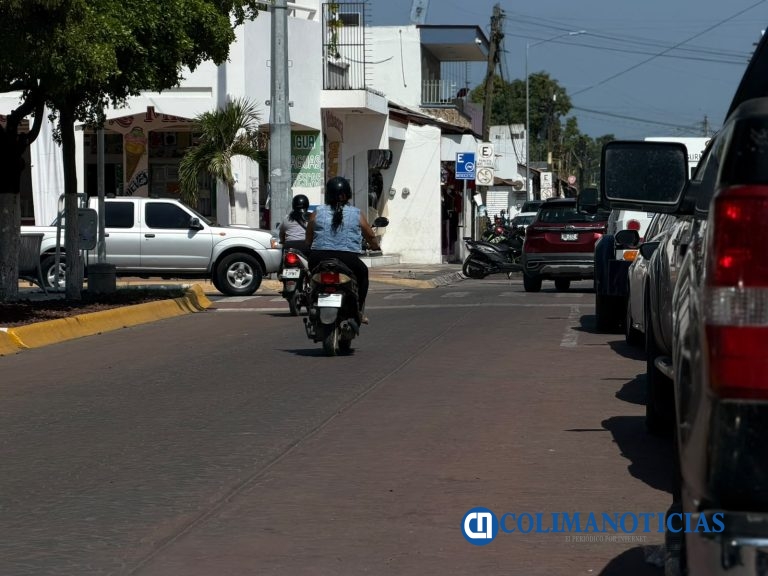 Encienden focos rojos por menores conduciendo motocicletas en Tecomán; reforzarán operativos