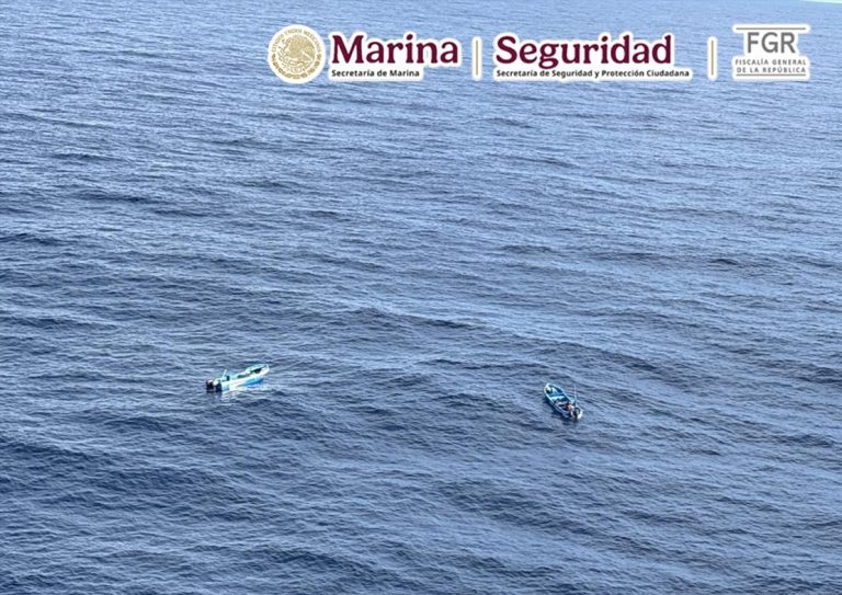 En aguas del océano Pacífico, Marina asegura dos embarcaciones con cerca de 3 toneladas de presunta cocaína y detiene a cuatro personas