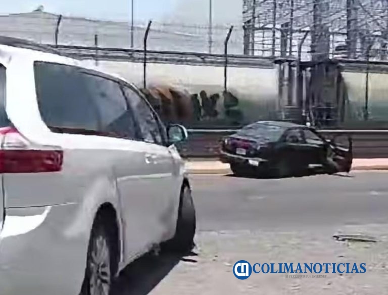 Solo daños materiales en accidente en la colonia Las Joyas de Manzanillo