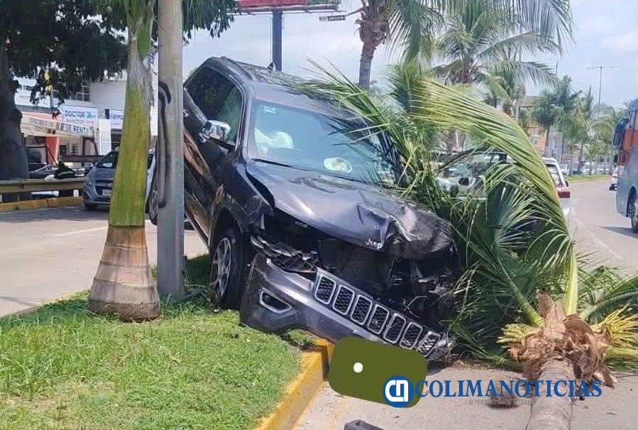 Accidente por el boulevard Miguel de la Madrid de Manzanillo