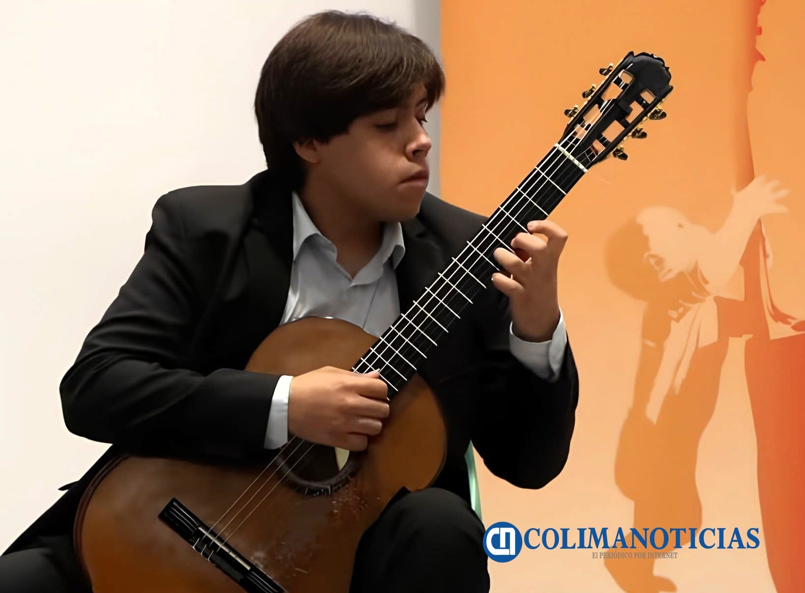 Destaca Axel Centeno en concursos de guitarra de España y Michoacán_b