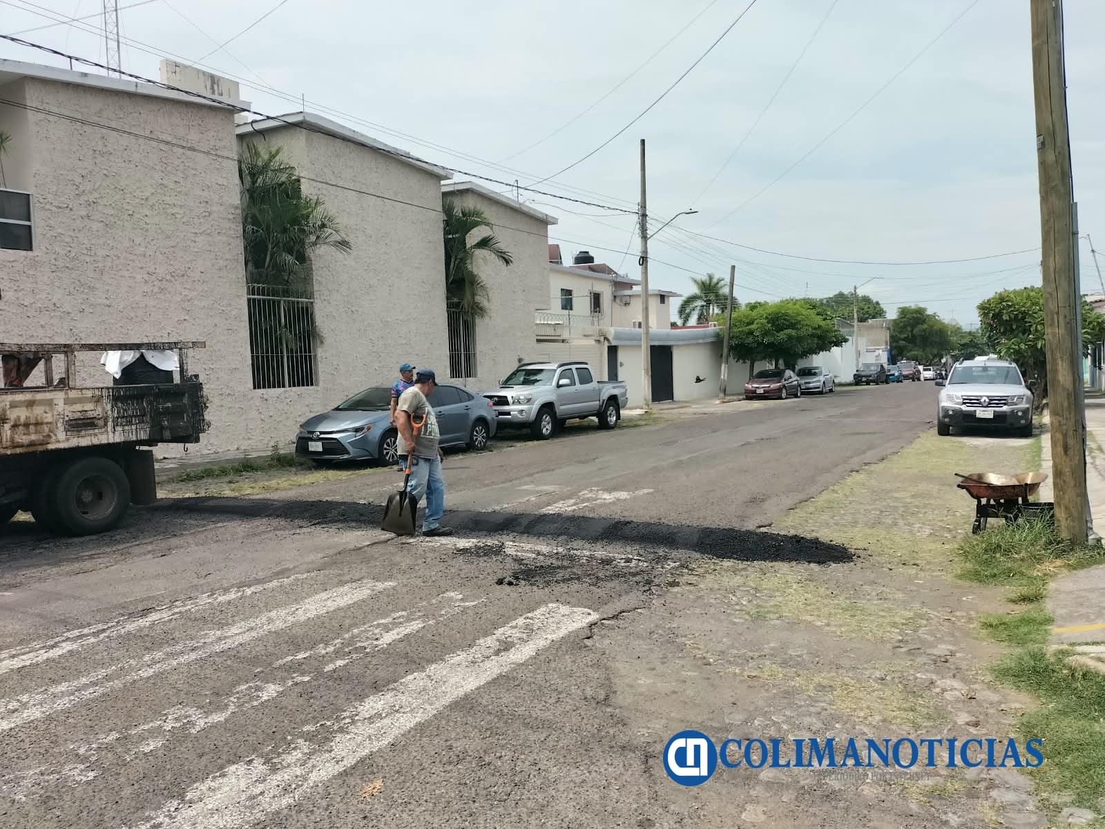 El Ayuntamiento de Colima bacheó, reparó empedrado e instaló un tope vial (4)
