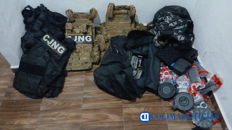 En operativo conjunto SSPC, Marina y FGE aseguran más de 2500 cartuchos, armas, granadas y droga en Colima