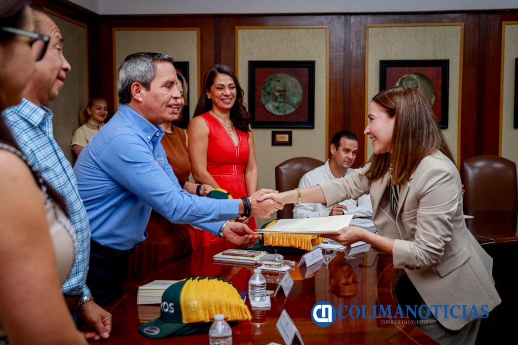 Entrega UdeC 40 promociones de nivel salarial para personal de confianza_b
