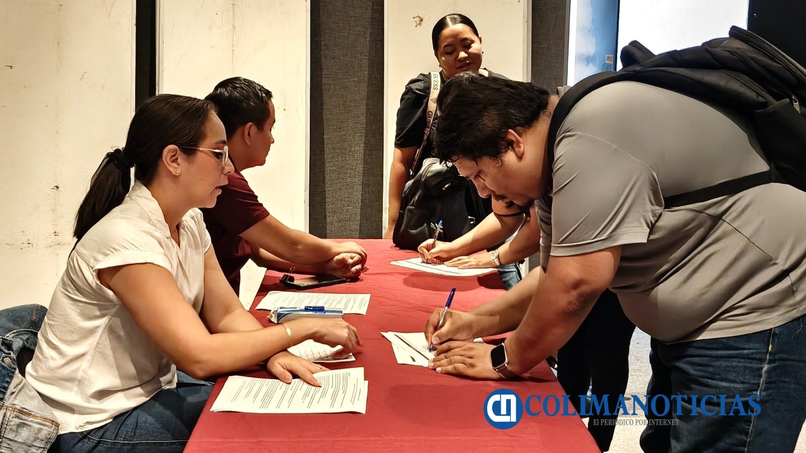 Gobierno de Indira Vizcaíno impulsa el autoempleo como vía hacia la formalidad; participan 350 personas en sesión informativa