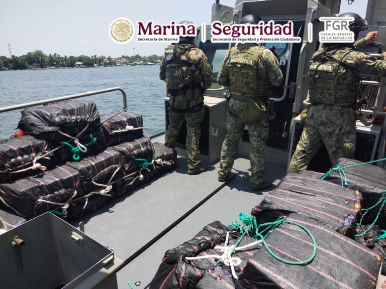 Marina asegura más de 1.6 toneladas de presunta cocaína en operativo marítimo en Michoacán