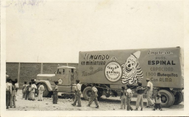 UdeC comparte su patrimonio documental en exposición nacional sobre la historia de los títeres en México