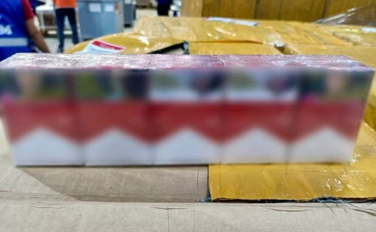 Decomisan cerca de 3 millones de cigarros ilegales en el AICM