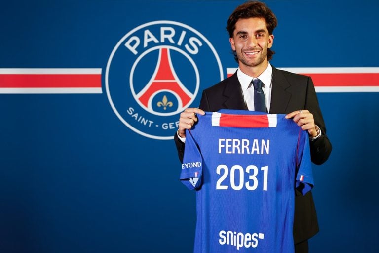 Ferran Torres firma con el PSG