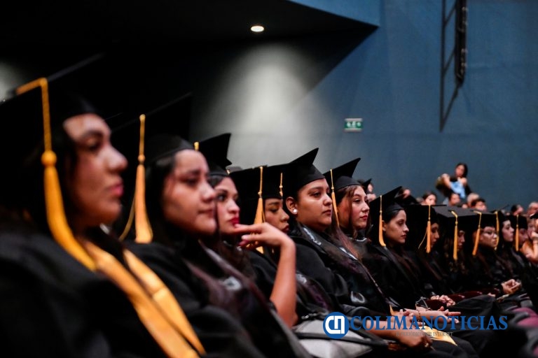 Egresan de Trabajo Social y Gerontología profesionales para atender retos de la comunidad