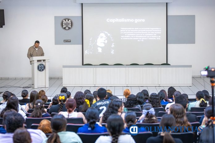 Conferencia de Arnoldo Delgadillo sobre TikTok y la necromáquina