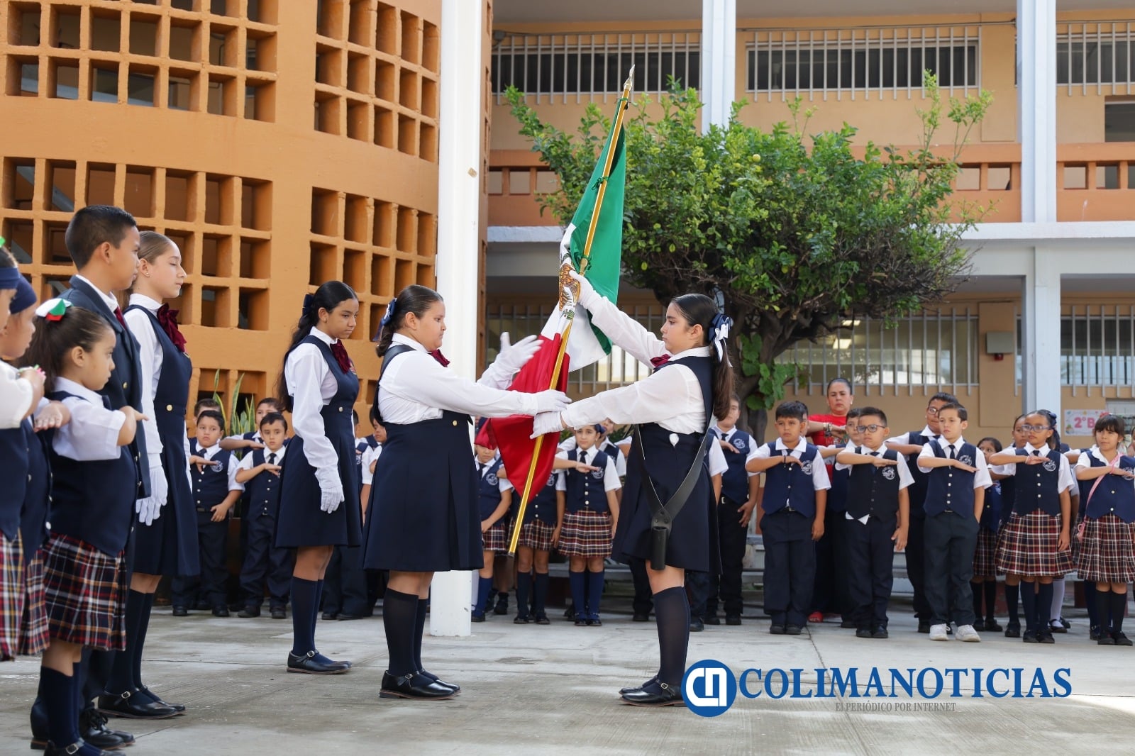 Congreso de Colima realiza ceremonia itinerante de septiembre en escuela primaria de Comala