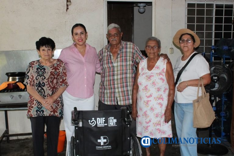 Entrega DIF Municipal Colima aparatos de movilidad