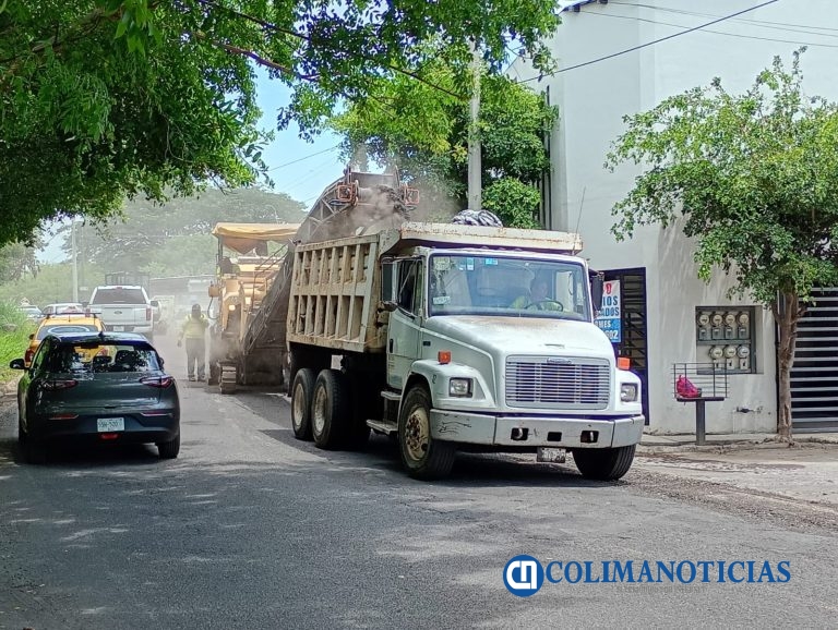 Gobierno de Indira Vizcaíno inicia rehabilitación de avenida Lapislázuli en Villa de Álvarez