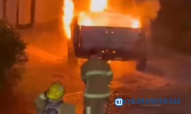 Se incendia una camioneta en el fraccionamiento Soleares de Manzanillo