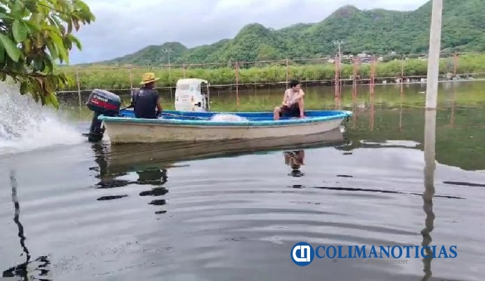 Laguna de Cuyutlán invade calles de la colonia Alameda de Manzanillo Centro