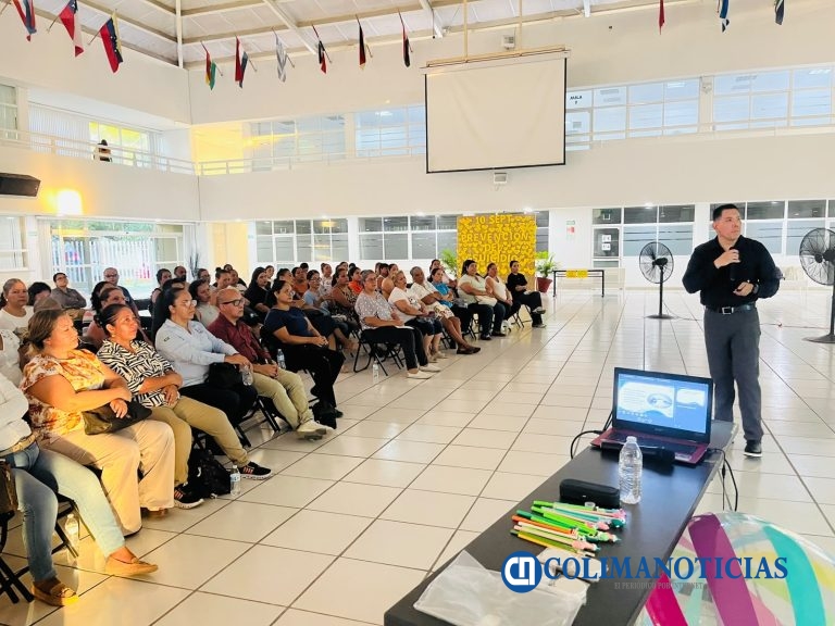 Límites, comunicación y confianza, ejes del trabajo de UdeC con madres y padres