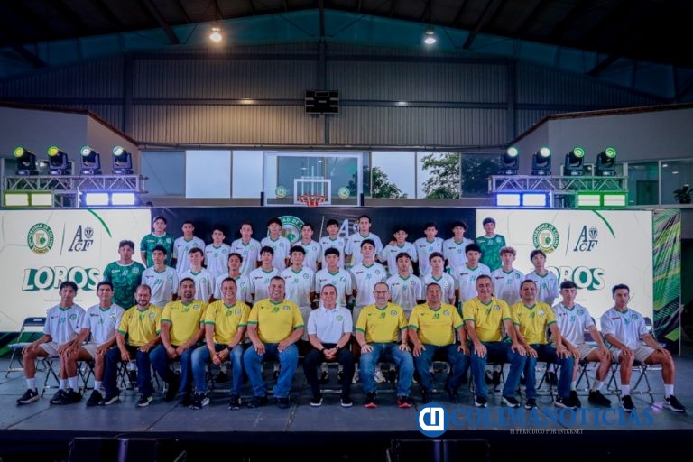 Loros de futbol profesional retoman el vuelo