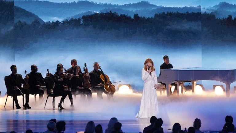 Los Emmy rinden emotivo homenaje a Dolly Parton, Rob Reiner y Catherine O’Hara