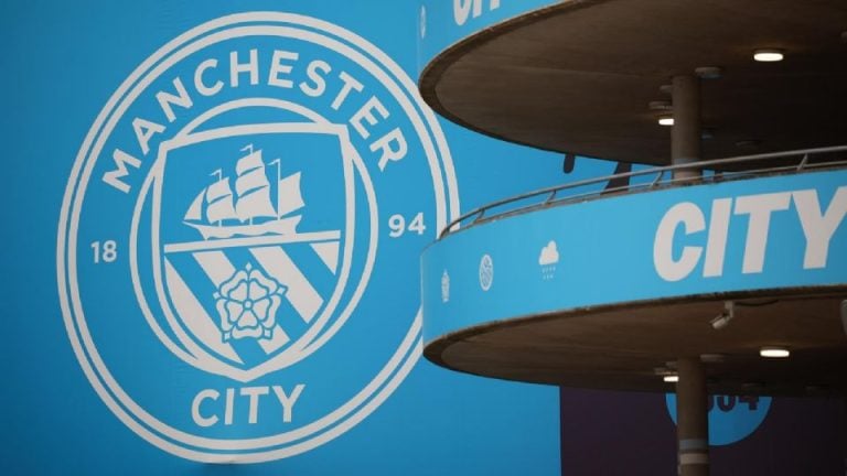 Manchester City, declarado culpable de más de 100 irregularidades financieras; podría perder puntos y títulos
