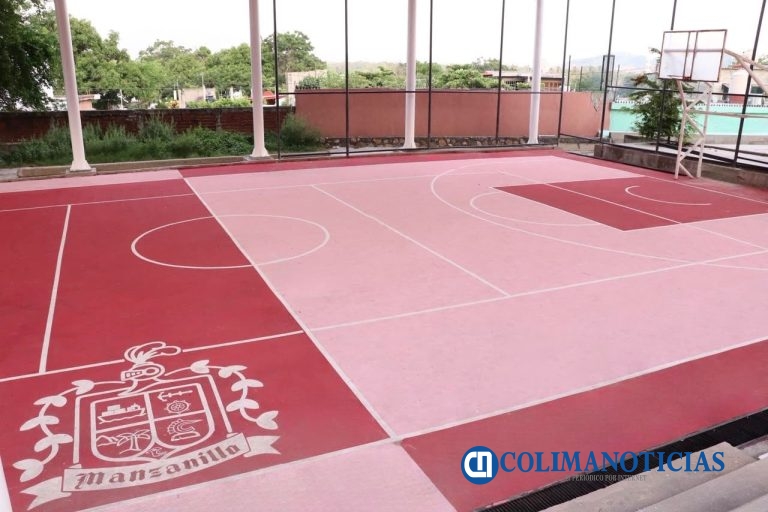 Ayuntamiento de Manzanillo avanza en recuperación de cancha deportiva en El Colomo; suma más de 20 espacios deportivos recuperados