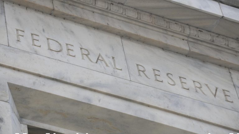 Fed aumenta tasas de interés; quedan entre 3.75% y 4%