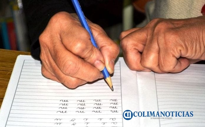 Analfabetismo, flagelo que afecta a 17 mil 500 personas en Colima