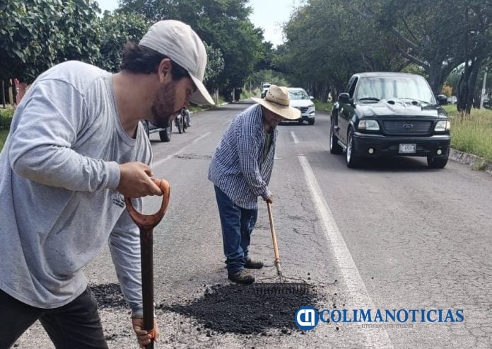 Ayuntamiento de Colima realiza jornada de bacheo (4)