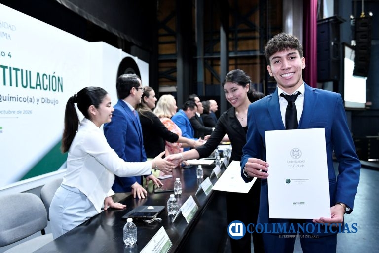 Bachillerato 4 entrega 164 actas de examen profesional; registra cifra récord de titulación