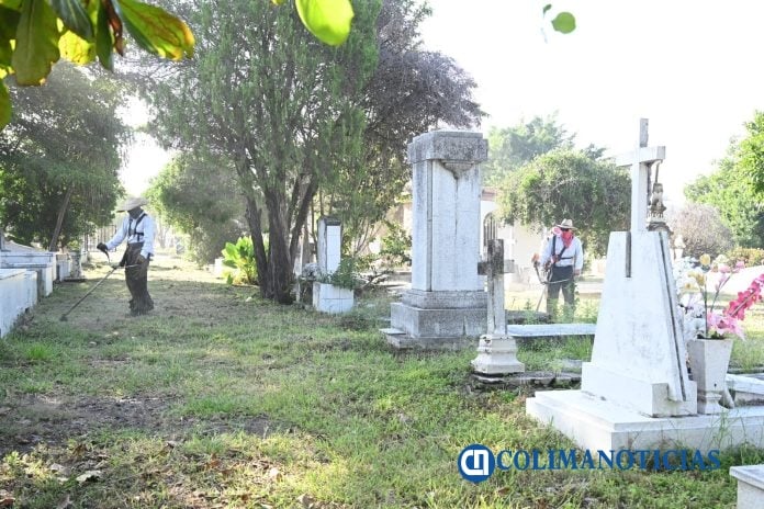 Brigada de limpieza en el Panteón Municipal (3)