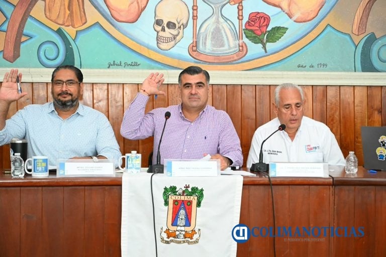 “A dos años de haber comenzado está gran experiencia, quiero felicitar a todos quienes integran el cabildo y a todos y todas quienes colaboran en el ayuntamiento. Gracias a ustedes y a los colimenses por esta gran oportunidad de servirles” Riult Rivera