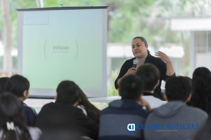 Charla sobre adicciones y extorsión en el Bachillerato 30