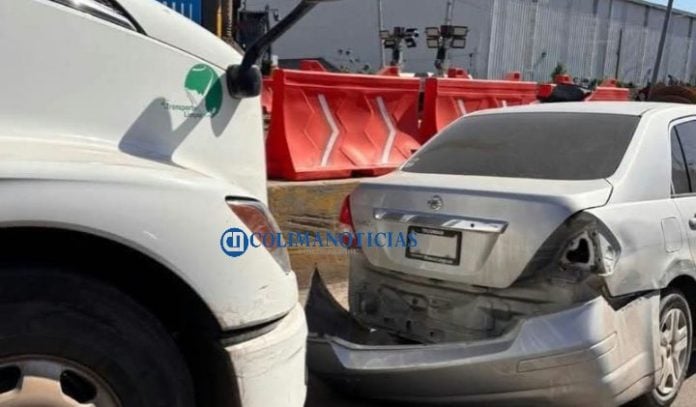Choque por alcance en la salida a Colima, por Tapeixtles