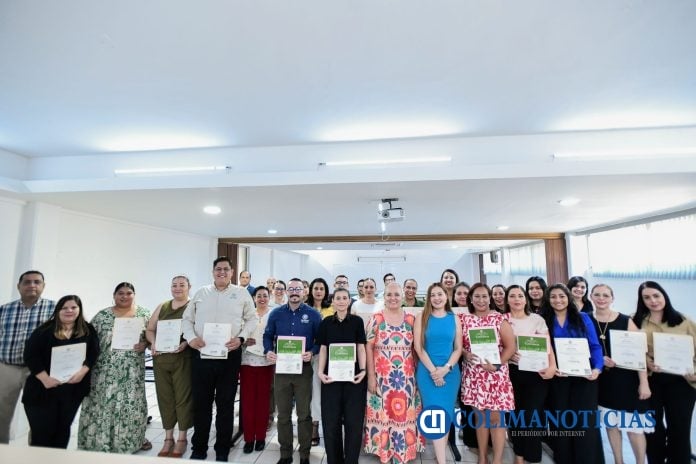Concluye diplomado Docentes por la Paz