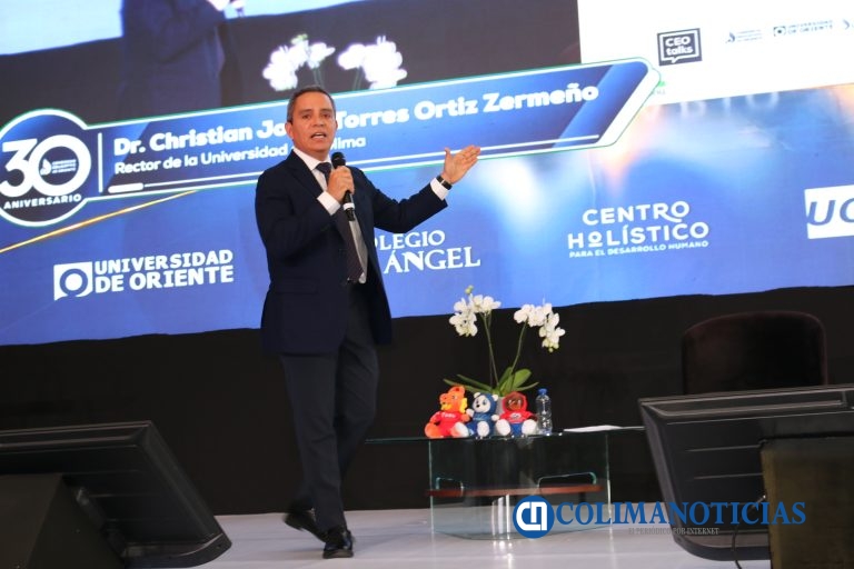 Propone rector de la UdeC dar sentido humano al uso de la tecnología en la educación