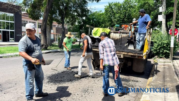 Cuadrillas de Mantenimiento y Bacheo del Ayuntamiento de Colima