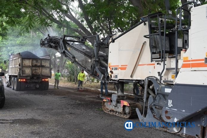Cumple Riult Rivera compromiso contra los baches; nueva maquinaria ya trabaja en la avenida Gonzalo de Sandoval