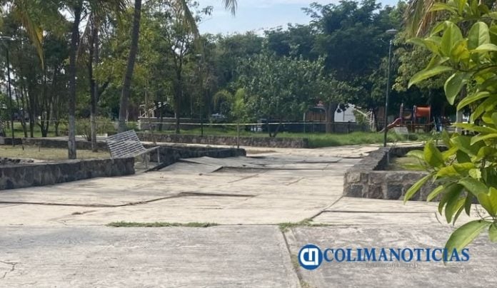 Dejan cartulina con mensaje amenazante en una banca del jardín de la colonia Oriental de Colima